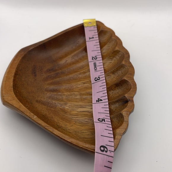 Small Wooden Clam Shell Shaped Dish or Trinket Tray (D) - Picture 5 of 6